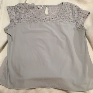 Van Heusen women’s gray shirt.  Xxl